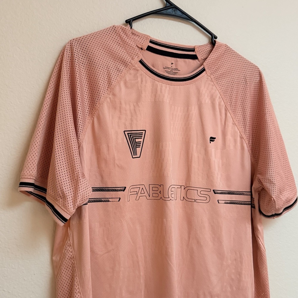 Fabletics The REC MESH Tee Men's Athletic Jersey T-Shirt Pink Size Medium Sporty - Picture 5 of 9